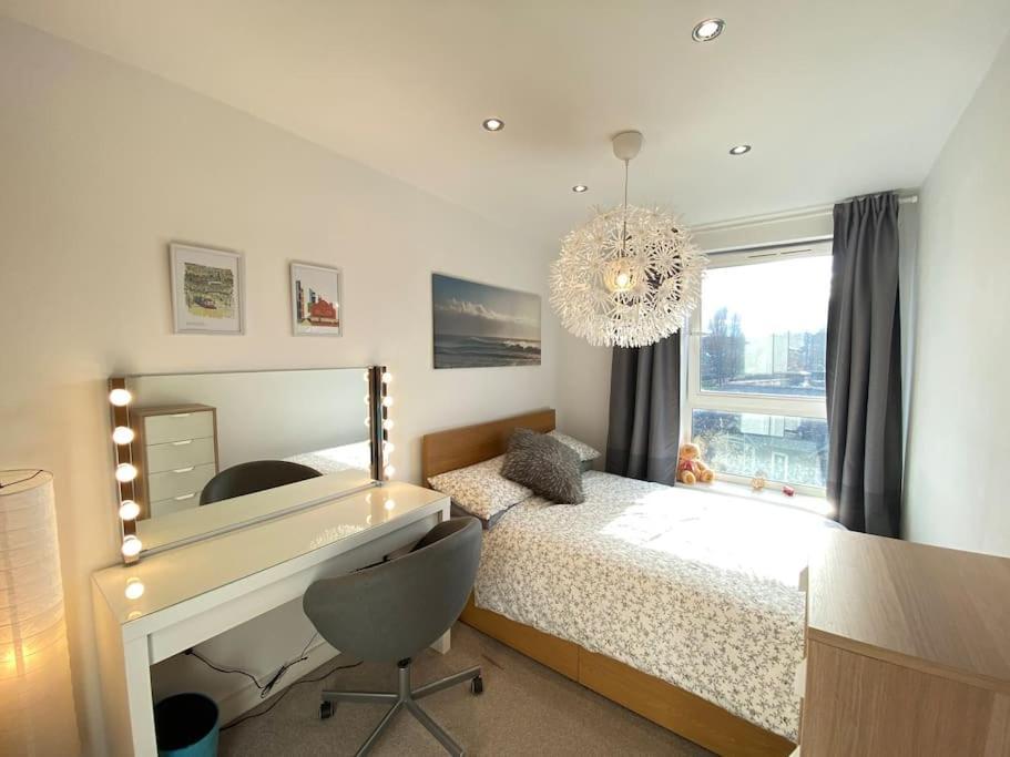 Sheffield City Centre Apartment & Balcony Exterior photo